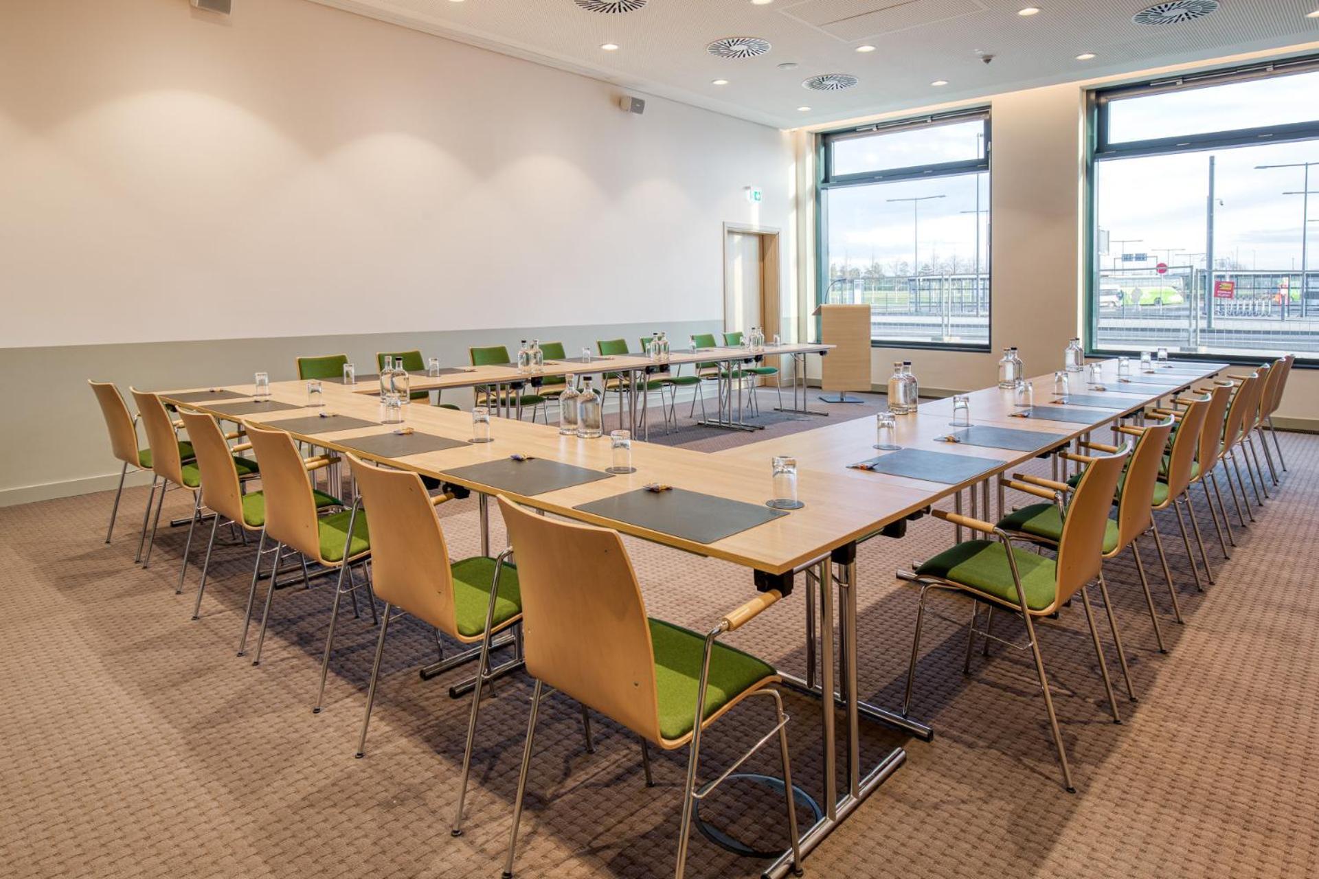 Intercityhotel Berlin Airport Ber Terminal 1 & 2 Schönefeld Exterior foto Meeting room