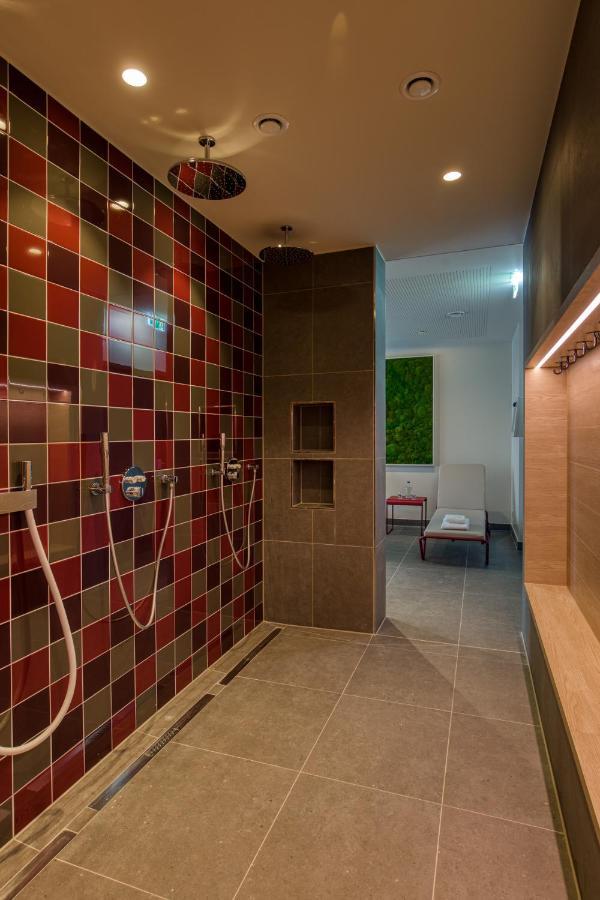 Intercityhotel Berlin Airport Ber Terminal 1 & 2 Schönefeld Exterior foto Shower room